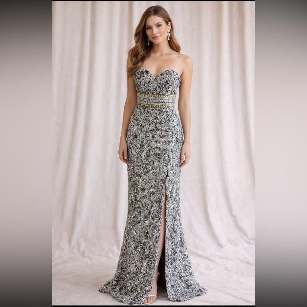 Night Moves by Allure Strapless | Full Length Formal Gown. Women’s Sz-6 Silver